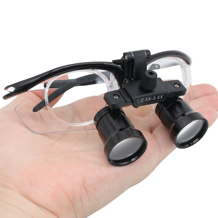 Lupa con soporte cómodo para odontología